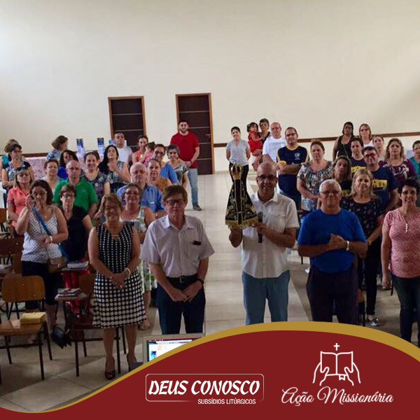 Padre Mauro Vilela, C.Ss.R. e os participantes da formação na Paróquia Sagrado Coração de Jesus em Taubaté/SP