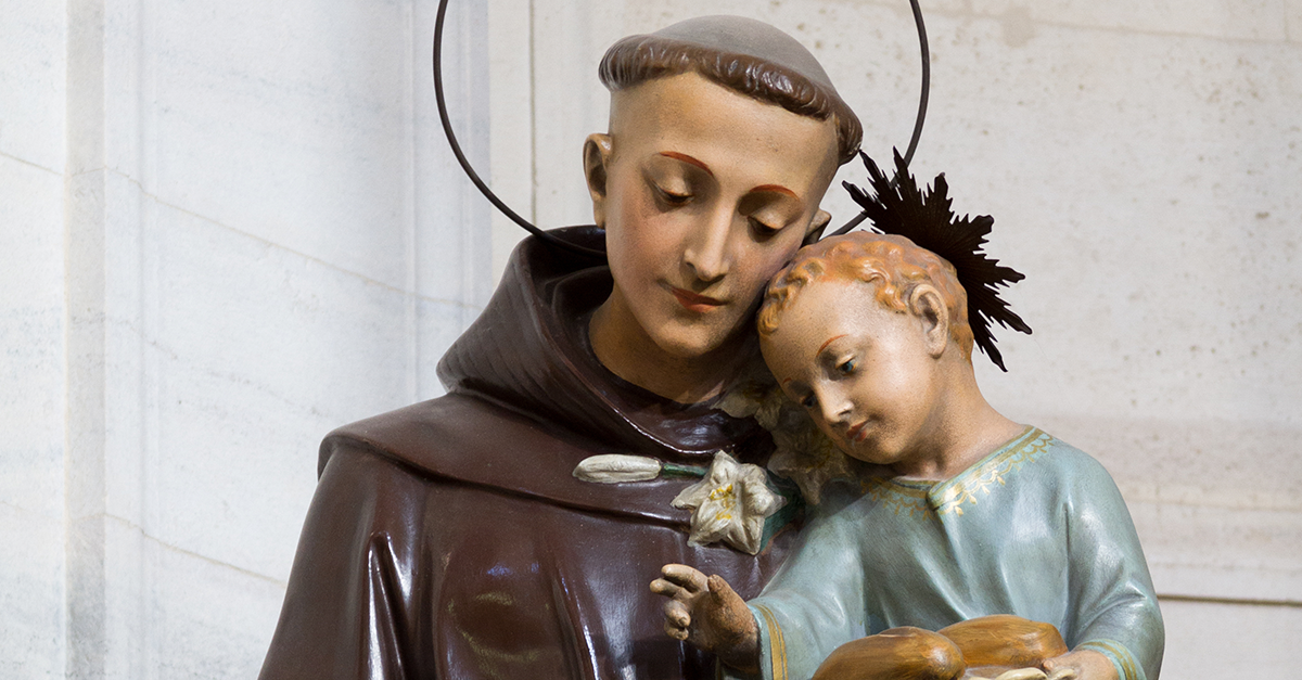 Conheça o significado dos símbolos da imagem de Santo Antônio